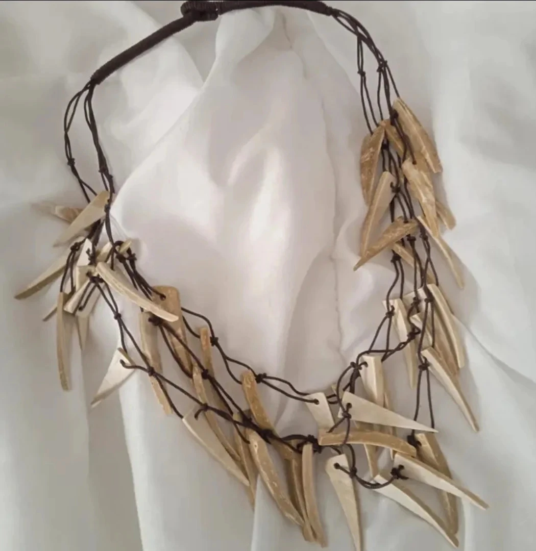Collier en bois (bois de noix de coco) style Ethnique/Viking couleurs marron, crème